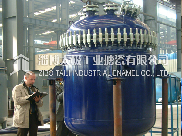 搪瓷反應(yīng)釜加料時(shí)的注意事項(xiàng)是什么呢? 搪瓷反應(yīng)釜加料時(shí)的注意事項(xiàng)是什么呢?